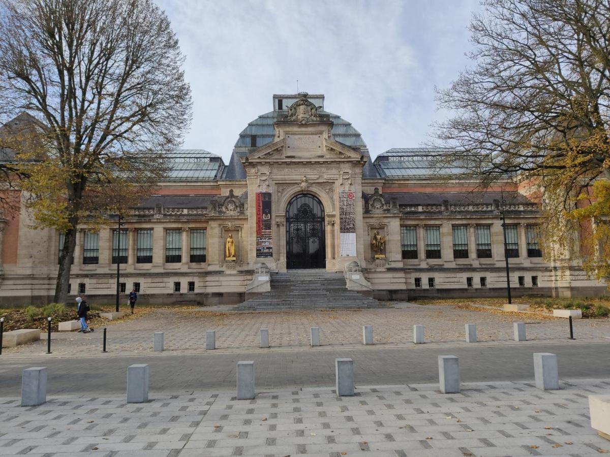Residence Musee-Home - Centre Ville Valenciennes Bagian luar foto
